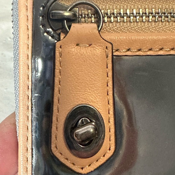 Coach “Poppy” Mirror Leather Zip Wallet NWT - Picture 7 of 8